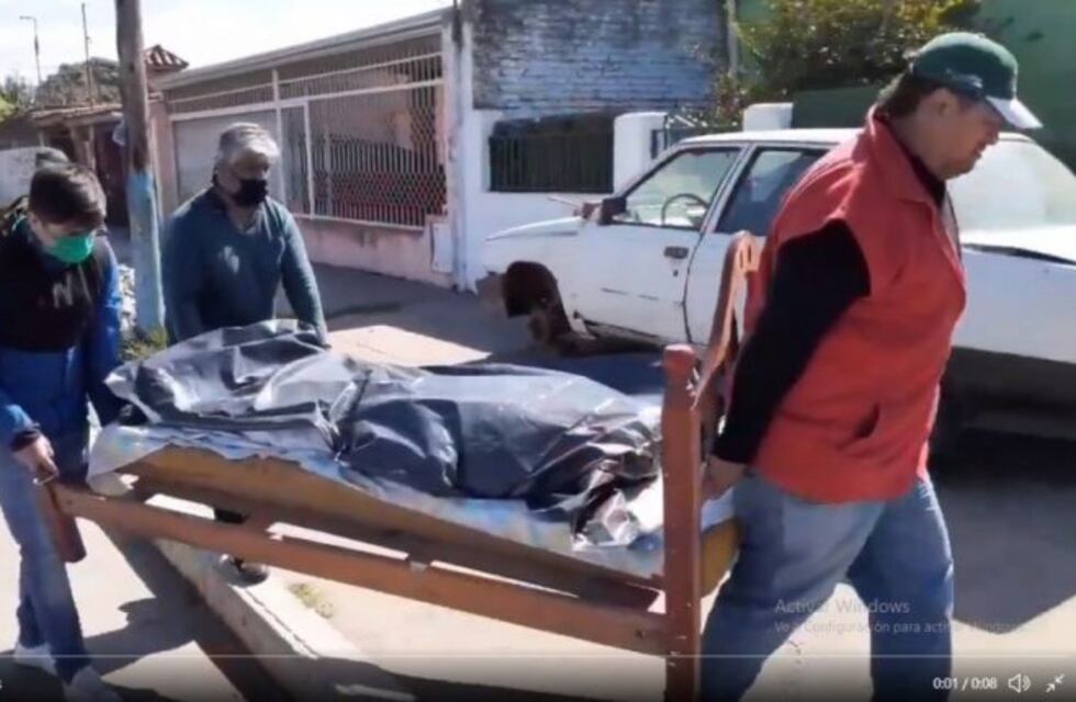Murió atropellado y pidieron a la familia llevarlo en una cama porque no había lugar en la morgue