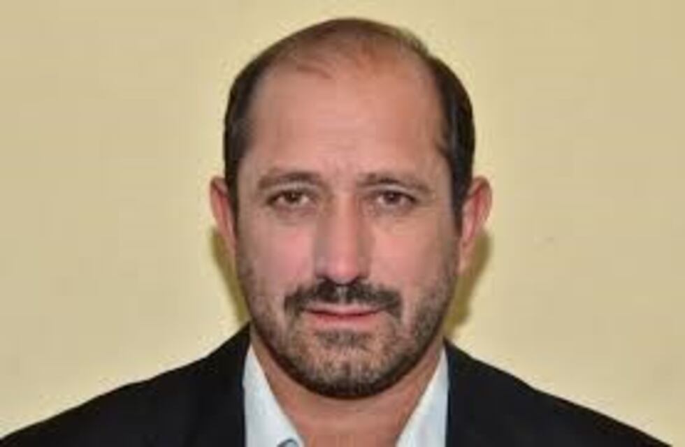 Se hizo famoso por tener a toda su familia en cargos políticos: ahora quiere a su hermana en la Justicia