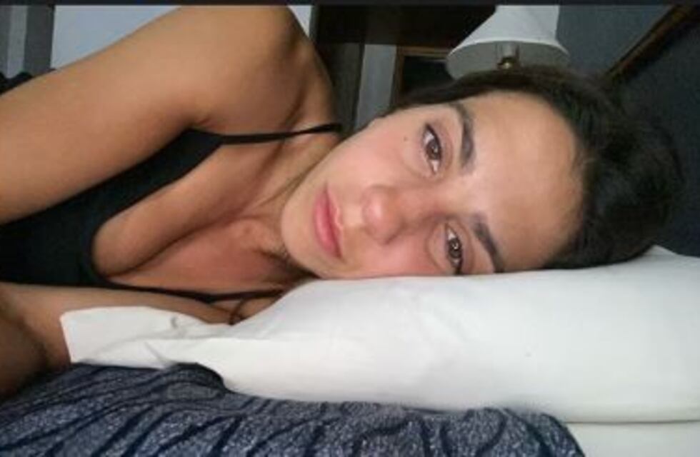 Cinthia Fernández perdió sus ahorros en dólares y rogó entre lágrimas en las redes