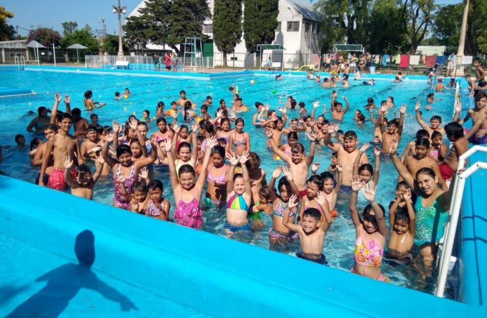 Comenzó el tercer período de la colonia de vacaciones "Todos al agua"