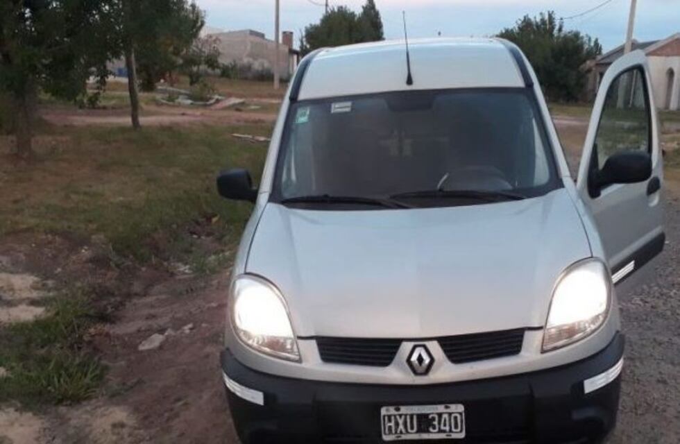 Le robaron el vehículo, persiguió al ladrón en taxi y lo recuperó