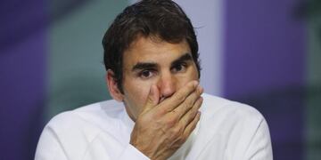 WIMBLEDON (REINO UNIDO), 08/07/2016.- El tenista suizo Roger Federer ofrece una rueda de prensa tras su derrota por el canadiense en la semifinal del torneo de Wimbledon que se disputa en el All England Lawn Tennis Club de Londres, Reino Unido, hoy 8 de julio de 2016. EFE/Gary Hershorn Su00d3LO USO EDITORIAL/PROHIBIDO SU USO COMERCIAL londres inglaterra Roger Federer campeonato torneo abierto de wimbledon 2016 tenis conferencia de prensa