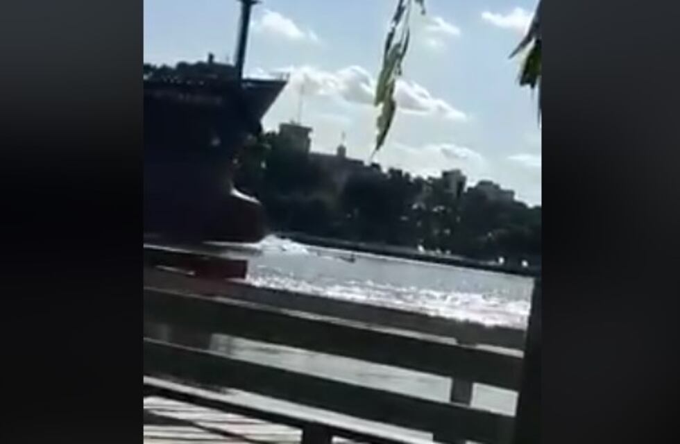 Colisión en el Paraná: un buque dio vuelta un kayak y casi termina en tragedia