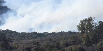Incendio en Vaquerías, combatido por los bomberos de Córdoba\u002E