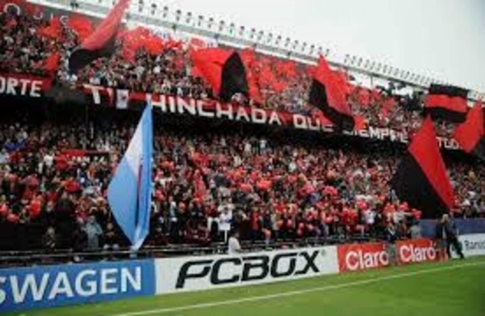 Colón disputará la Sudamericana con el logo de Los Palmeras en su camiseta