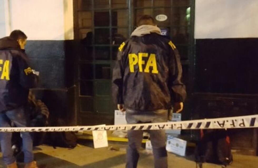 Detuvieron a tres peruanos vinculados a venta de droga en el barrio de Monserrat