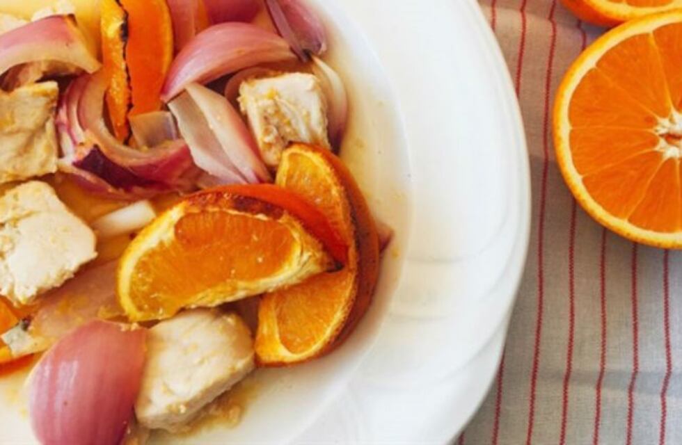 Receta de Pollo al horno con naranjas y cebolla