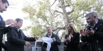 Desfile militar en Villa 25 de Mayo en San Rafael