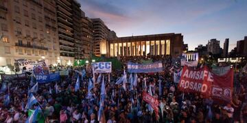 Marcha contra los tarifazos y despidos en Rosario\u002E