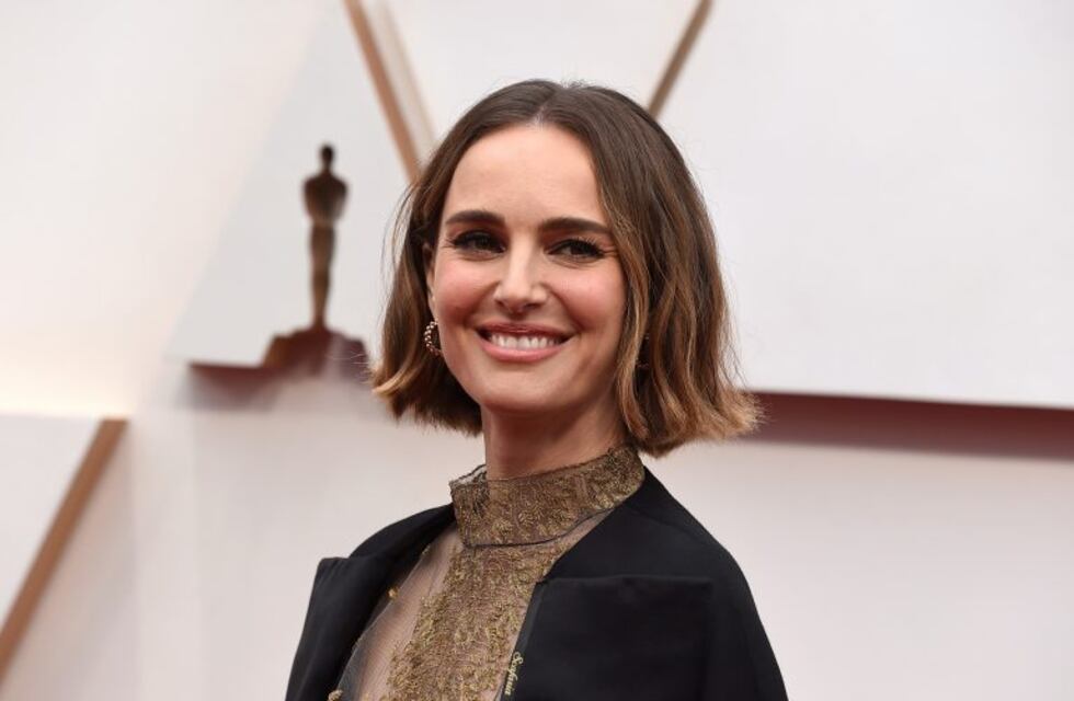 Premios Oscar 2020: el curioso detalle feminista en la capa de Natalie Portman