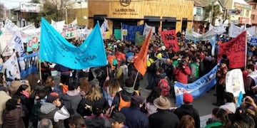 En Esquel también se manifestaron en reclamo al pago de haberes