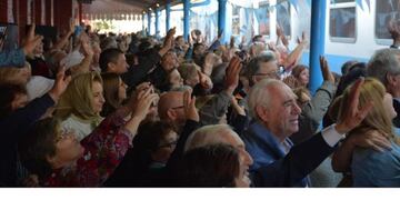 Una multitud recibió al tren de pasajeros en Sunchales, que volvió a parar después de 22 años (web)