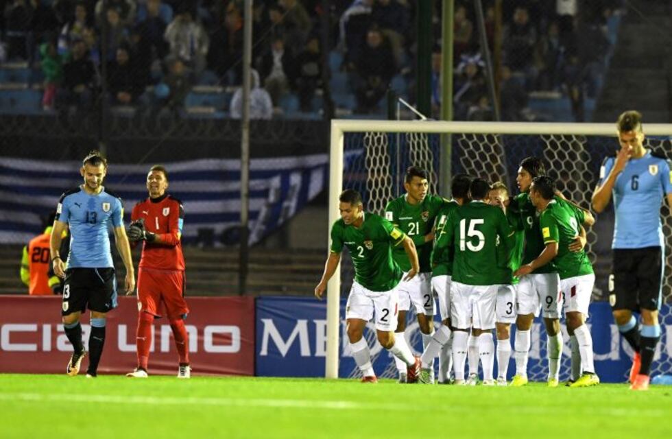Insólito: Uruguay venció a Bolivia pero se hizo dos goles en contra
