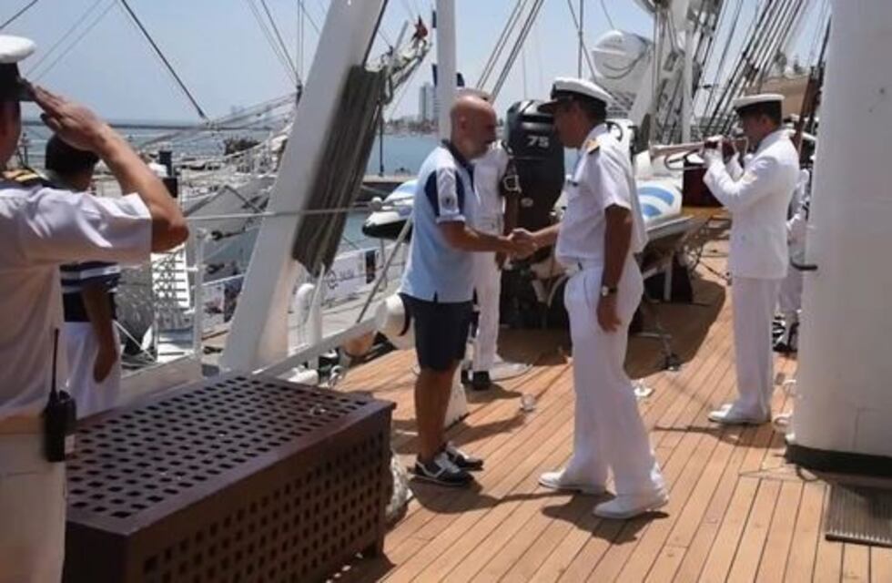 El embajador en México explicó los motivos de su informal recepción a la Fragata Libertad