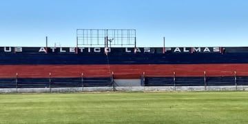 Las Palmas con la cancha pintada