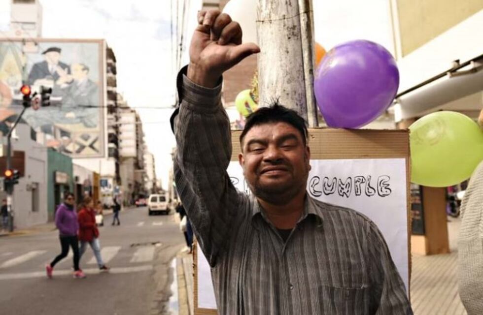 El cuidacoches más famoso de Rosario tuvo su festejo de cumpleaños