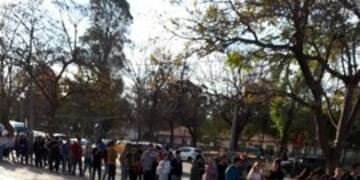 Colas en Tribunales Federales para justificar la ausencia a votar en las Paso en Córdoba\u002E (Demian Díaz)