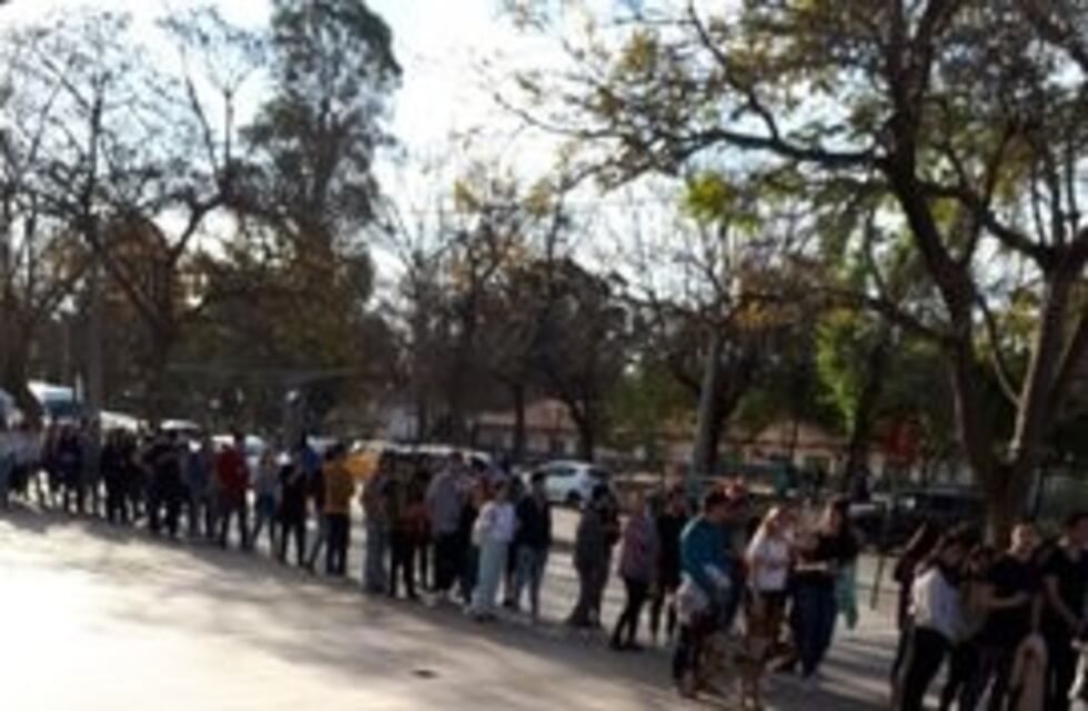 Largas colas en Tribunales Federales para justificar la no asistencia a votar