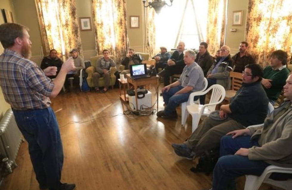 Capacitan a establecimientos y trabajadores de lana