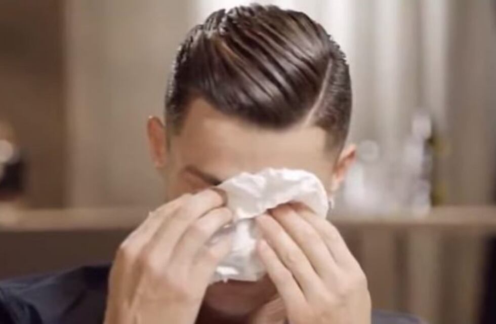 Cristiano Ronaldo rompió en llanto al ver imágenes inéditas de su padre fallecido