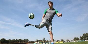 Jackson Follmann entrena con su equipo\u002E