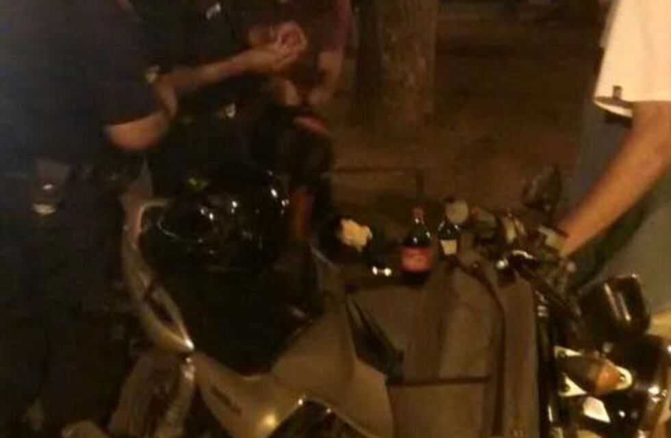 Montaron controles en plazas por ruidos molestos y detuvieron a dos jóvenes