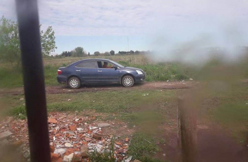 Alerta en barrio 12 de Marzo por sujetos que se movilizan en dos autos y quieren comprar cabello