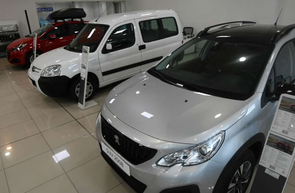 Asaltaron una agencia de autos en Godoy Cruz y ataron a los empleados