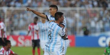 Rodrigo Aliendro metiu00f3 el primer gol de Atlu00e9tico Tucumu00e1n ante Junior de Barranquilla por la Copa Libertadores.