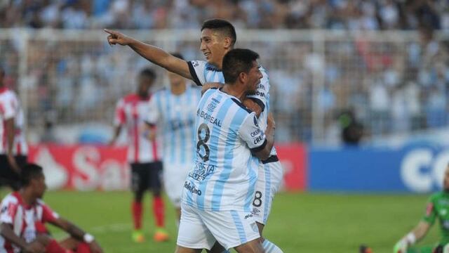 Rodrigo Aliendro metiu00f3 el primer gol de Atlu00e9tico Tucumu00e1n ante Junior de Barranquilla por la Copa Libertadores.