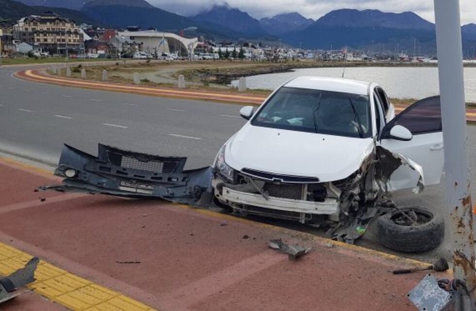 Accidente de tránsito en Avenida Prefectura Naval Argentina y sorpresa para la policía