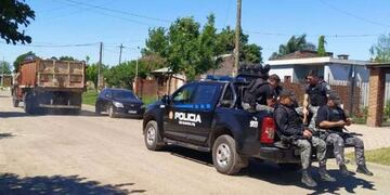 Recolección de basura con custodia policial en Maciel (IRE)