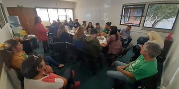 Aumento a estatales de Santa Cruz con gusto a poco