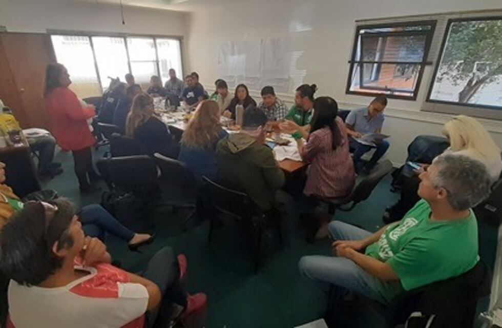 Aumento a estatales de Santa Cruz con gusto a poco