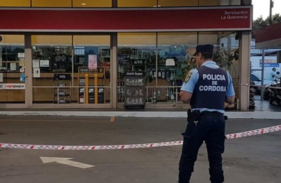 Un policía recibió un balazo al querer frustrar un asalto en una estación de servicio