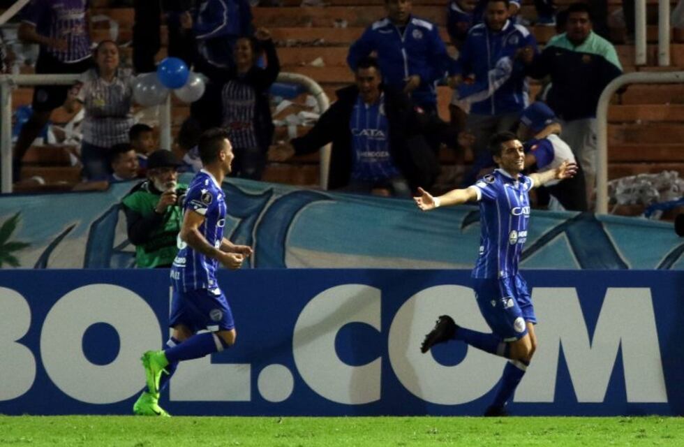 Las imágenes de la clasificación del Tomba a octavos en la Libertadores