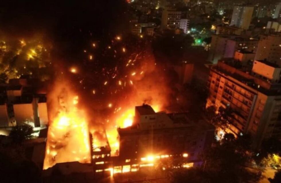 Conmoción en Mar del Plata por el incendio de la distribuidora Torres y Liva