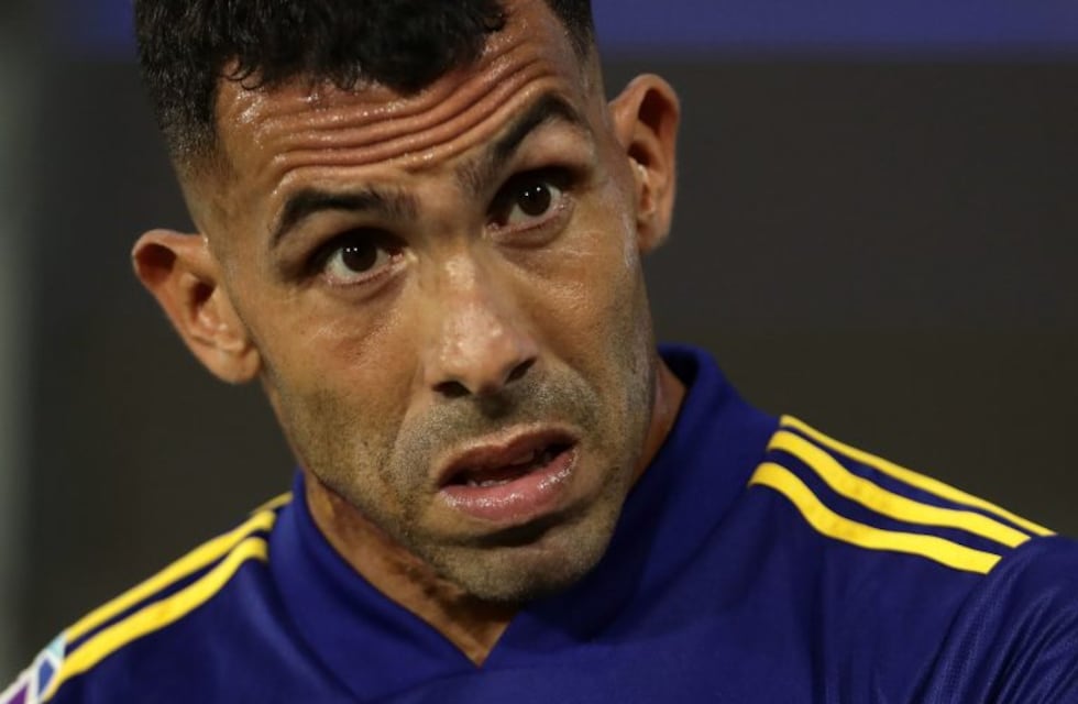 Carlos Tevez fue al entrenamiento de Boca en una Ferrari