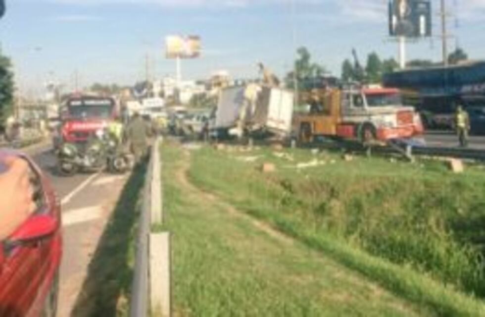 Un gendarme murió tras ser embestido por un camión que chocó en Panamericana
