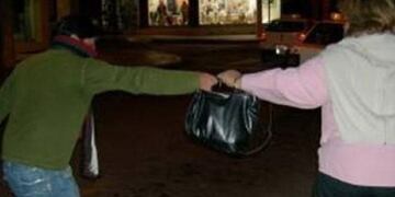 A una mujer le robaron la cartera y la golpearon\u002E Imagen Ilustrativa\u002E