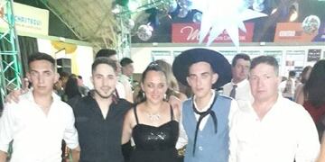 Agustín Luque también se vistió de gaucho en su fiesta de egresados