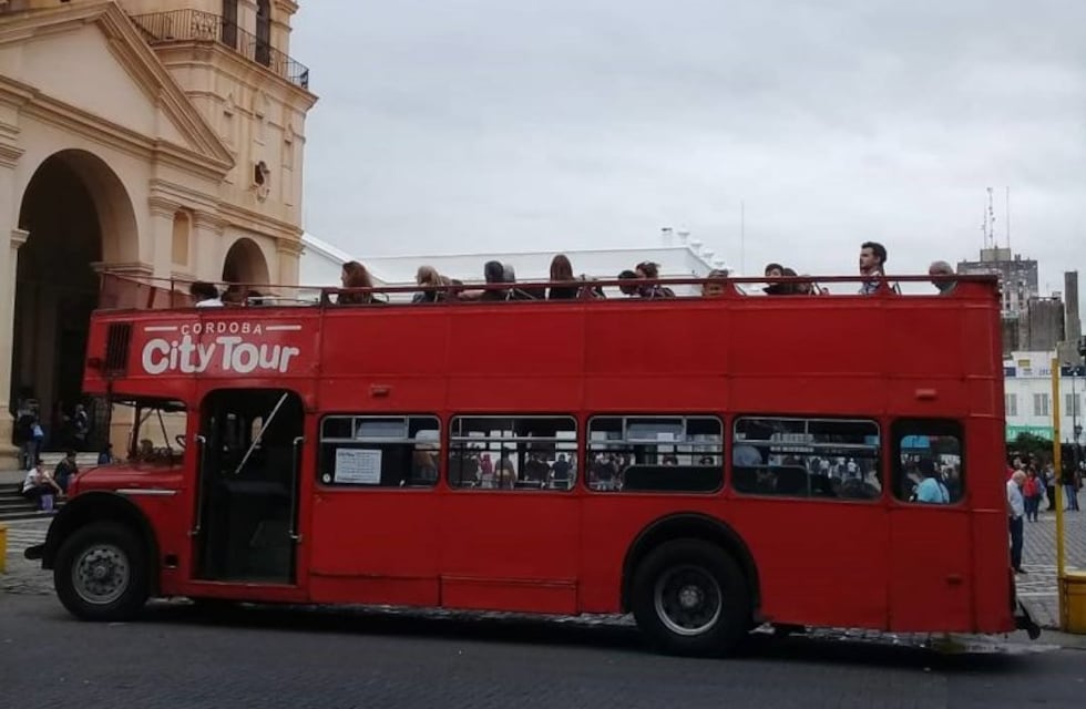 ¿Querés hacer un tour fotográfico en el bondi inglés de Córdoba? Mirá cómo podés anotarte