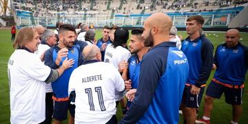 Viejas figuras de la T se asocian en el festejo con el actual plantel, que ya consiguió uno de los objetivos: volver a ser internacional\u002E