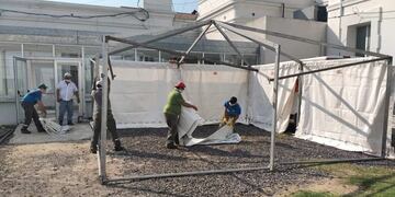 Instalaron carpas en el Hospital: será el vestuario del personal médico\u002E