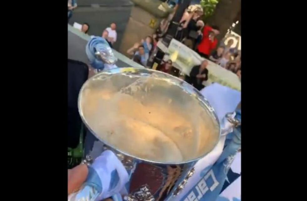 "Esto no es Coca, papi": ¿El Kun Agüero acompañó los festejos del Manchester City con fernet?