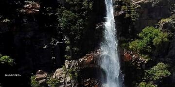 La cascada de nacimiento del río Mina Clavero\u002E