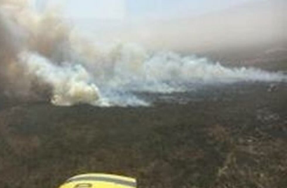 Bomberos combaten dos nuevos focos de incendio en La Paz y Villa Amancay