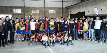Chicos de Central y Newell's realizaron un partido por la paz antes del clu00e1sico