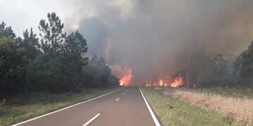 El fuego cruzó la ruta en la zona de Santa Rosa\u002E