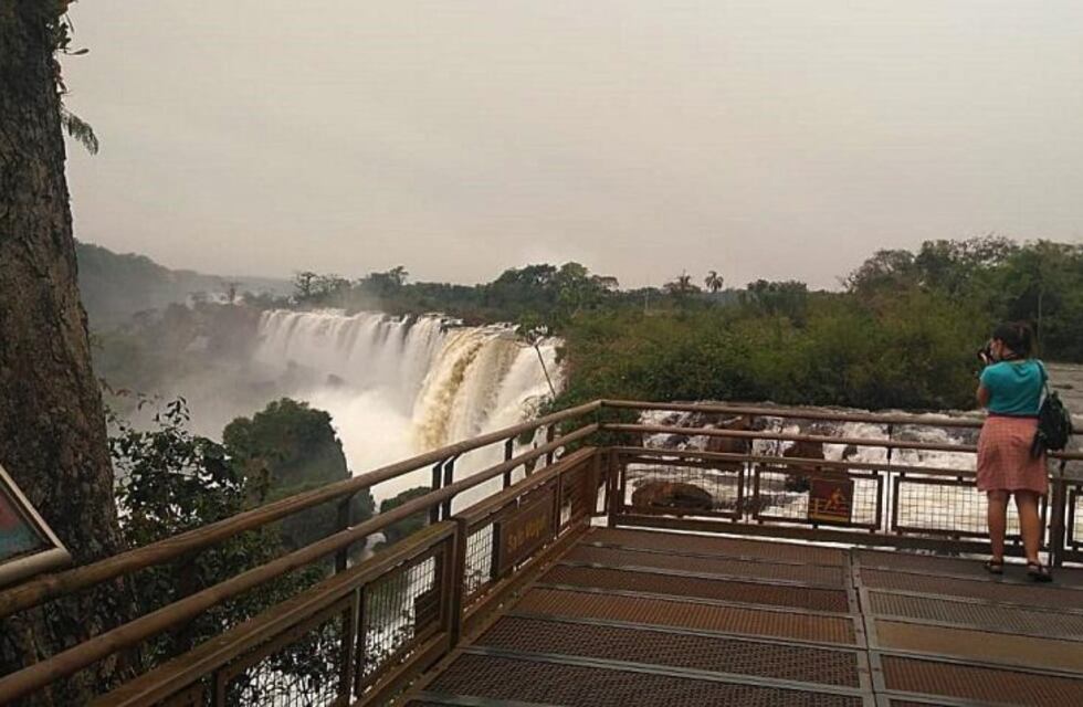 Evalúan ampliar el cupo de visitantes en Cataratas del Iguazú y el cobro de la entrada